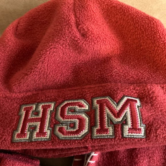 Disney High School Musical red hat, scarf, and gloves - Picture 3 of 6